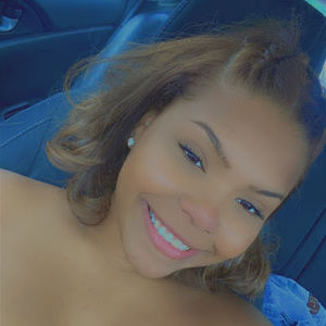 Meet your Posher, Daniela